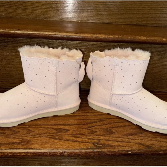 UGG Big Girl's Stargirl Classic Mini Bow Pink Fashion Boot, Size 6 (Big Kid) - Picture 4 of 8